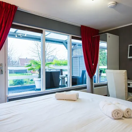 Alex בית הארחה 3*